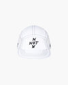 Cappellino Not Now bianco con scritta nera sul fronte, vista frontale