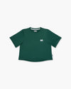 Maglietta crop Mountain Logo verde scuro con piccolo logo a montagna bianco sul petto, vista frontale