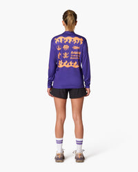 Maglia a maniche lunghe viola, indossata, vista posteriore