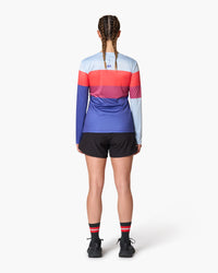 Maglia a maniche lunghe, indossata, vista posteriore