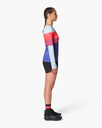 Maglia a maniche lunghe, indossata, vista laterale