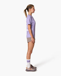 Pantaloncini corti taupe, indossati, vista laterale