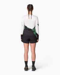 Maglia a maniche lunghe, indossata, vista posteriore