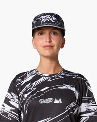 Cappellino da corsa nero, indossato, vista frontale