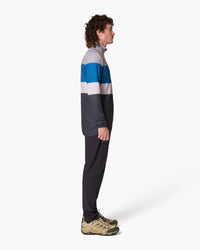 Felpa con mezza zip, indossata, vista laterale