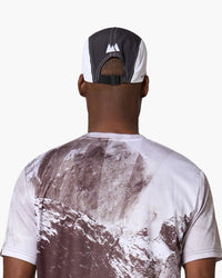 Cappellino da corsa nero, indossato, vista posteriore