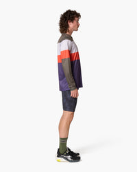 Maglia a maniche lunghe, indossata, vista laterale