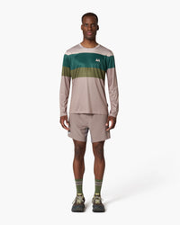 Maglia a maniche lunghe, indossata, vista frontale