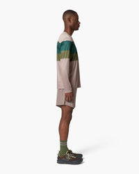Maglia a maniche lunghe, indossata, vista laterale