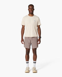 Pantaloncini corti taupe, indossati, vista frontale