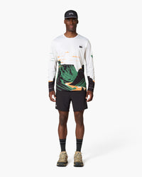 Maglia a maniche lunghe, indossata, vista frontale