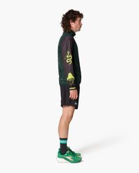Gilet leggero senza maniche verde scuro, indossato, vista laterale