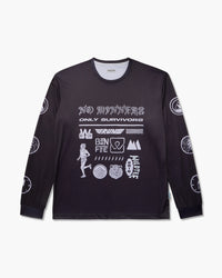Maglia maniche lunghe nera con stampa bianca di scritte e icone sul petto e sulle maniche, vista frontale