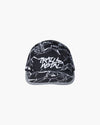 Cappellino 5-panel nero con grafica di filo spinato e scritta Trail is Metal, vista frontale