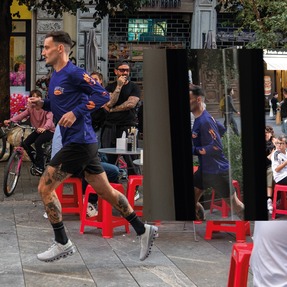 Colori che si fanno notare nella folla, quasi quanto la grafica ispirata alle 7 piaghe dell'apocalisse. 
Questa è la maglia a manica lunga "Apocalypse Running Club" realizzata in Gotex, con logo Wild Tee catarifrangente e fitting "comodo".

Colors that stand out in a crowd. 
Almost as much as the design inspired by the 7 apocalyptic plagues. This is the "Apocalypse Running Club" long-sleeved tee, made of Gotex fabric, with a reflective Wild Tee “Metal” logo and a "comfortable" fit.